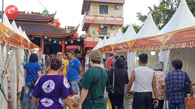Mencari Takjil di Pasar Ramadhan Kelenteng Thien Ie Kong Samarinda