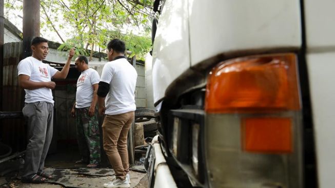 Tingkatkan Standar Kebersihan, Komunitas Sopir Truk Renovasi MCK Pul Truk di Tangerang