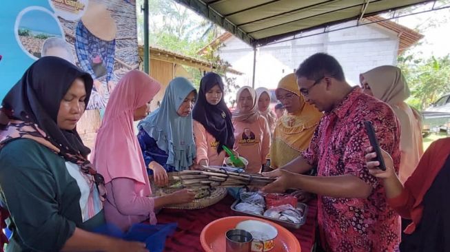 Dorong Pelaku UMKM di Jepara Lewat Pelatihan Pengolahan Ikan Asin dan Penyaluran Bantuan Garam Bata