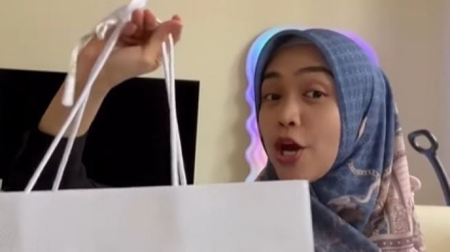 Kerap Dihujat Netizen, Ria Ricis Malah Bagi-bagi Hampers Mewah Limited Edition