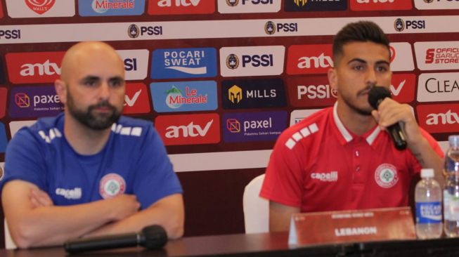 Pelatih Lebanon Miguel Moreira dan pemain Moh Haidar saat konferensi pers jelang menghadapi Timnas Indonesia U-22 (Dok. PSSI).