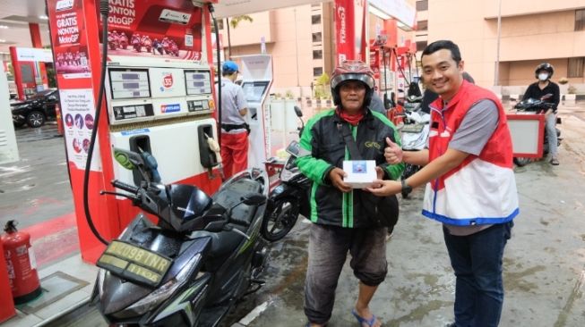 Lebih dari 1000 SPBU Pertamina Bagikan Takjil Gratis untuk Konsumen