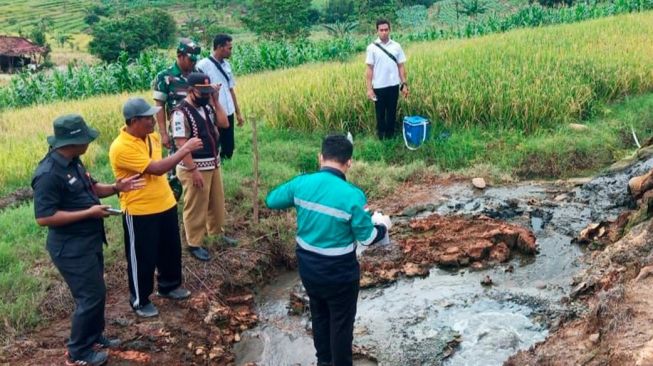 Begini Fakta Semburan Lumpur Berbau Belerang di Bukit Kramat Gondang