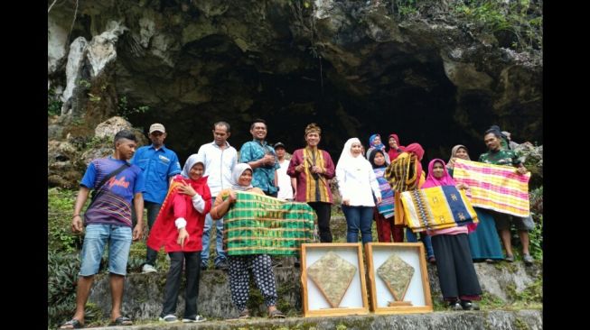 UMKM Layang-layang dan Tenun Desa Liangkabori Bangkit