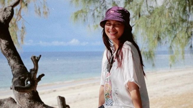 Potret Indah Permatasari dan Arie Kriting Liburan ke Sumba (Instagram/@indahpermatas)