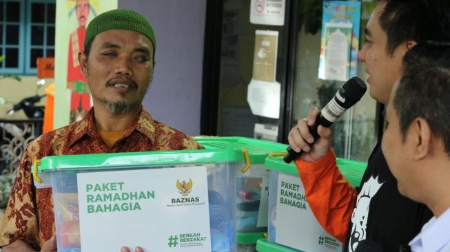 Sambut Ramadhan, Baznaz dan Baim Wong Bagikan Paket Sembako pada Komunitas Pertuni dan Mustahik