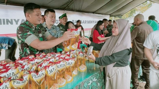 Jaga Stabilitas Harga, Bank Sinarmas Gelar Bazar Minyak Goreng