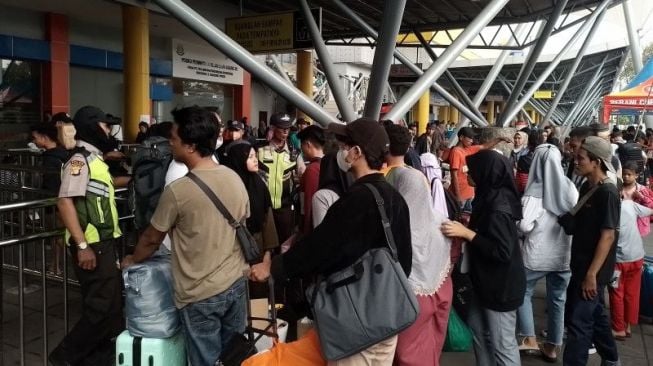 Pelabuhan Tanjung Priok Mulai Dipadati Ribuan Pemudik