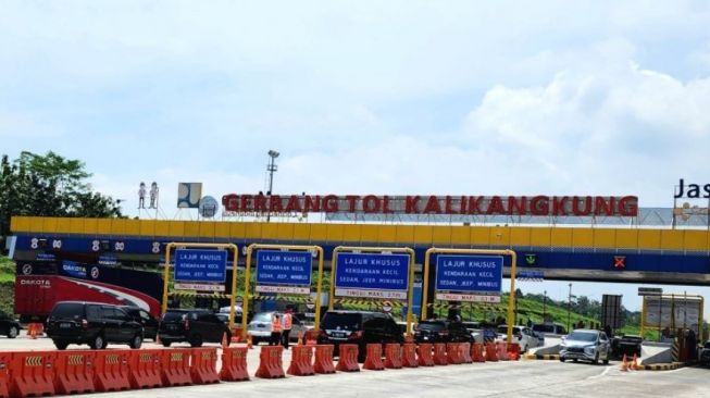 Gerbang Tol Kalikangkung Semarang Mulai Dipadati Pemudik, Begini Kondisinya