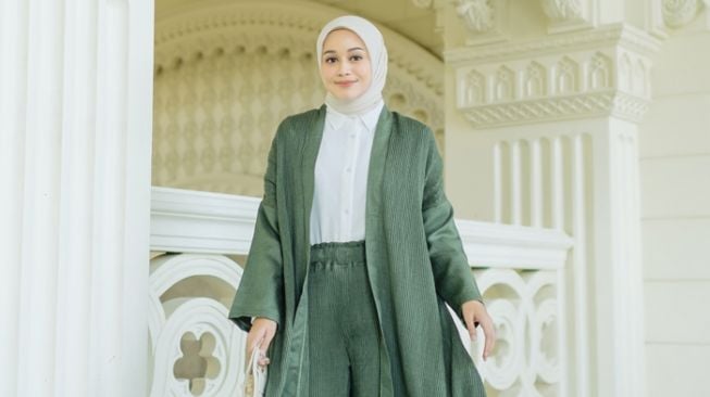 Tips Outfit Lebaran yang Nyaman dan Stylish Ala Zaskia Sungkar