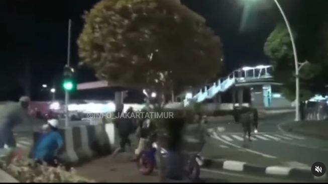 Viral Satpol PP Dipukul Pengamen sampai Gitarnya Hancur, Warganet: Terima Kasih Pengamen...