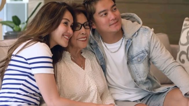 10 Momen Ayu Ting Ting Ketemu Oma Boy William, Langsung Ditanya Soal Keperawanan