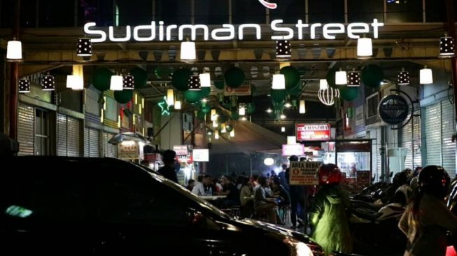 Sensasi Kuliner Malam Sudirman Street Food, Surganya Kaki Lima Kota Bandung