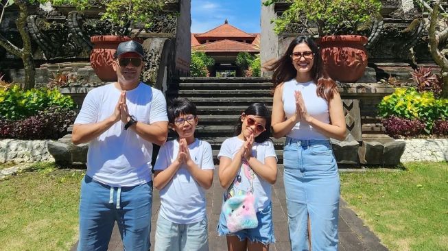 Artis Rayakan Ultah Anak di Panti Asuhan (Instagram/@jud1ka) 