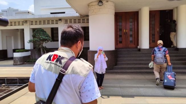 Walkot Bandung Yana Mulyana Jadi Tersangka Kasus Dugaan Korupsi, KPK Kini Tengah Geledah Ruang Kerjanya