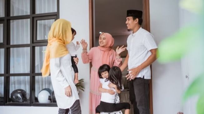 7 Etika Silaturahmi dengan Keluarga Besar saat Lebaran, Menjaga Hubungan Harmonis Tanpa Drama