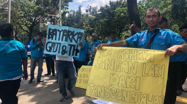 Dari Gaji hingga THR Belum Dibayarkan, Puluhan Pengemudi KopajaTrans Unjuk Rasa di Balai Kota DKI