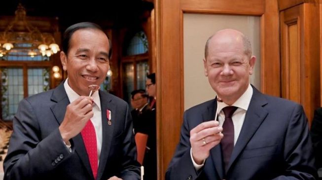 Jokowi Buka Puasa Bareng Kanselir Jerman Olaf Scholz Pakai Kurma