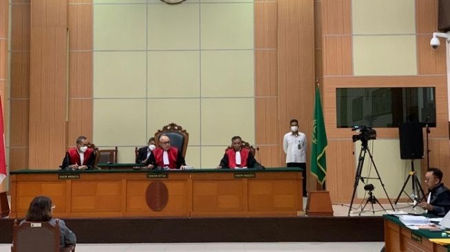 Sidang kasus 'Lord Luhut dengan agenda pembacaan eksepsi Fatia Maulidiyanti di PN Jakarta Timur. (Suara.com/Rakha)