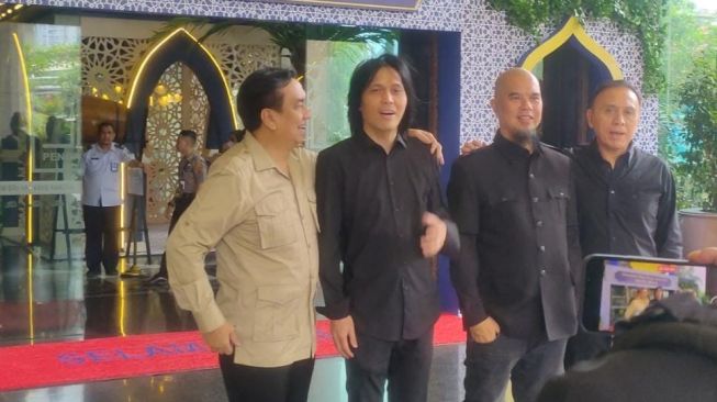 Ahmad Dhani dan Once Mekel bertemu di Kemenkumham. [istimewa]