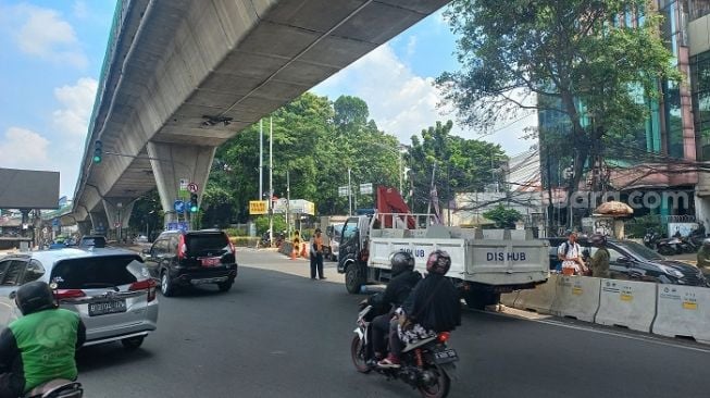 Usai Bongkar Barrier Beton, Dishub DKI Bakal Atur Waktu Lampu Merah di Simpang Santa