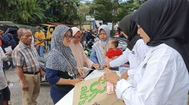 Ringankan Beban Warga dengan Adakan Pasar Murah di Ciputat