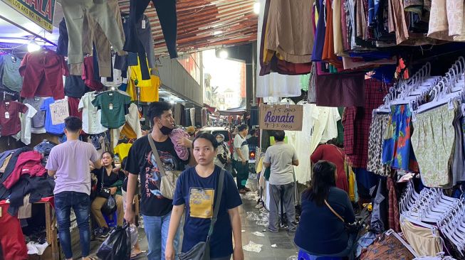 LIVE STREAMING: Jelang Lebaran Pasar Tanah Abang Masih Ramai