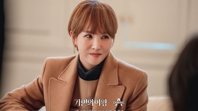 5 Pesona Kim Sun Ah di Queen of Masks, Jadi Seorang Pengacara Populer