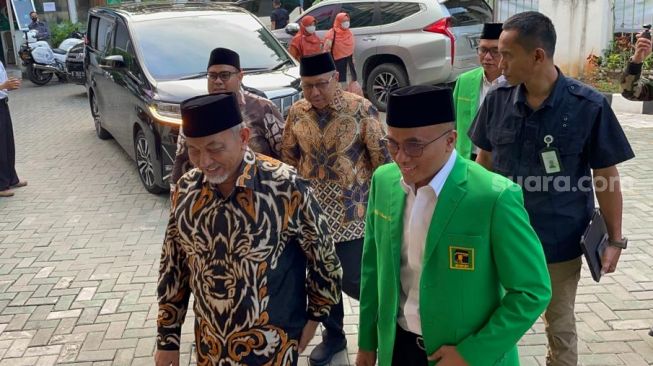 Presiden PKS Ahmad Syaikhu di Kantor DPP PPP, Jakarta, Rabu (19/4/2023). (Suara.com/Bagaskara)