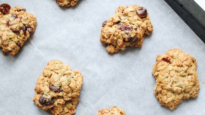 Oatmeal cookies (Pexels/Polina Tankilevitch)