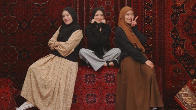 Potret Nissa Sabyan Buka Bersama Ayus dan Sahabat (Instagram/@nissa_sabyan)