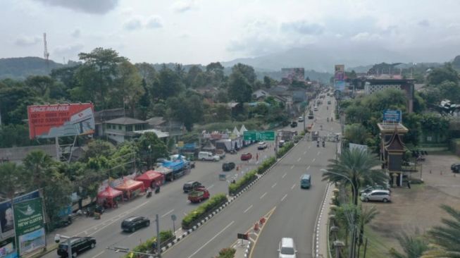 LIVE STREAMING: Pantauan Arus Mudik di Simpang Gadog Puncak Bogor