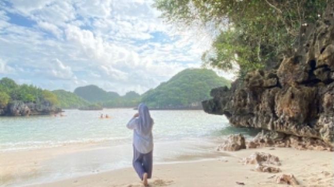 3 Rekomendasi Wisata Pantai di Malang, Dijamin Bikin Mata Melek!