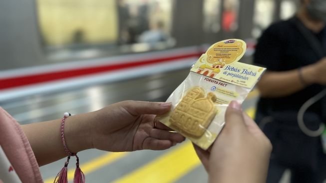 Untuk membuktikan kepada masyarakat bahwa kue yang dibuat dari margarin bebas lemak trans memiliki rasa yang tak kalah enak dan renyah di mulut, Forvita menghadirkan kue kering buatan Nicky Tirta sebagai sajian berbuka puasa untuk penumpang commuter line dari stasiun Sudirman dan stasiun Jakarta Kota, pada 10-11 April 2023.