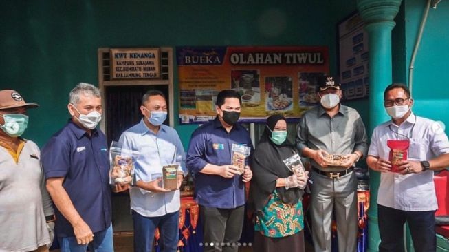 Bupati Lampung Tengah Musa Ahmad bersama dengan Menteri BUMN Erick Thohir. (Dok. Instagram)