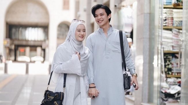 Inspirasi Baju Lebaran Ala Rey Mbayang dan Dinda Hauw (instagram/@dindahw)