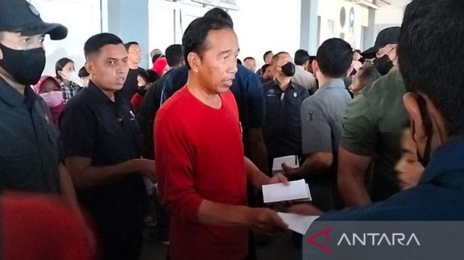 Senangnya Warga Solo Dapat Amplop dari Jokowi: Mau Beli Lauk Malah Ketemu Pak Presiden, Jadi Ikut Antre