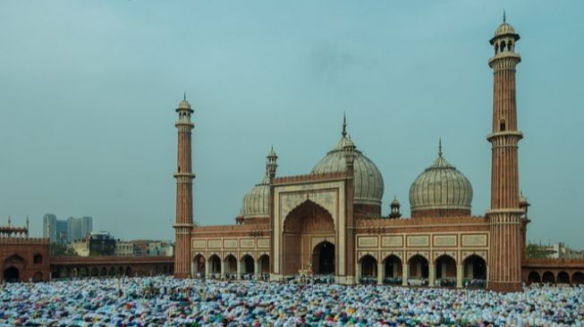 Niat Sholat Idul Fitri Makmum Latin Lengkap dengan Artinya