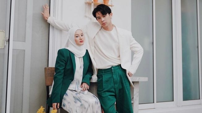 Inspirasi Baju Lebaran Ala Rey Mbayang dan Dinda Hauw (instagram/@dindahw)