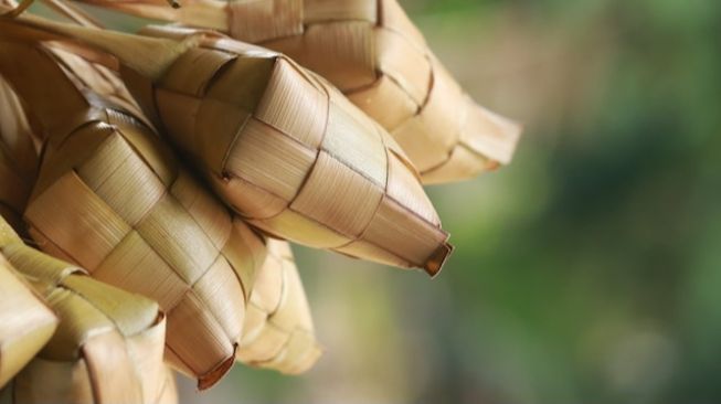 12 Menit Matang Sempurna, Ini Cara Merebus Ketupat Hemat Gas