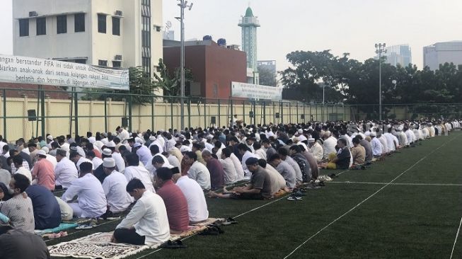 Salat id di Lapangan Wijaya Kusuma memulai salat sekira pukul 07.00 WIB  [Suara.com/Faqih].