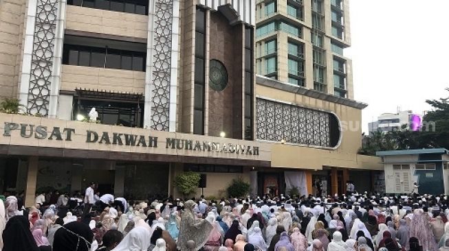 Ribuan Jemaah Salat Id Bersama Menko PMK di Pusat Dakwah Muhammadiyah