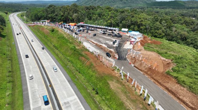 Dukung Kelancaran Arus Mudik-Balik, Ganjar Bangun Rest Area Fungsional di Jalur Tol Semarang-Solo