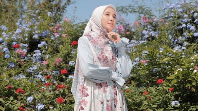 Inspirasi Outfit Lebaran dari Artis Berhijab (Instagram/@laudyacynthiabella)