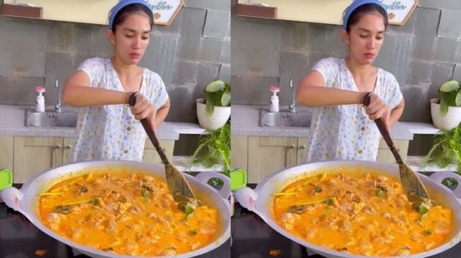 Potret Ussy Sulistiawaty Masak Besar saat Lebaran (Instagram/@ussypratama)