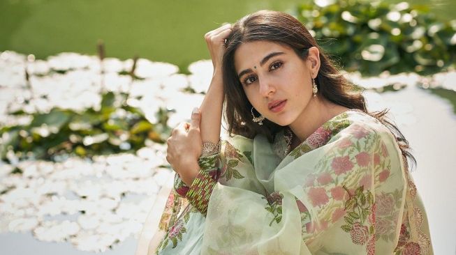 Profil Sara Ali Khan, Artis Cantik India yang Videonya Viral saat Menggunakan High Heels