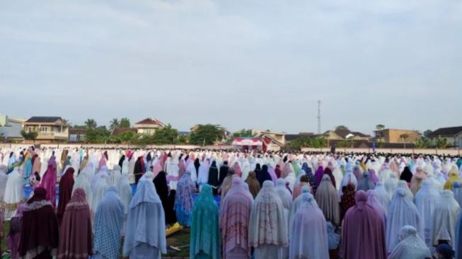 Umat Islam Bandarlampung Gelar Salat Id di Stadion Mini Waydadi