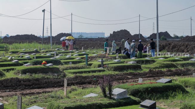 Hukum Sedekah Makam, Buya Yahya: Kalau Minta-minta ini Dilihat, Khawatir itu Syirik!