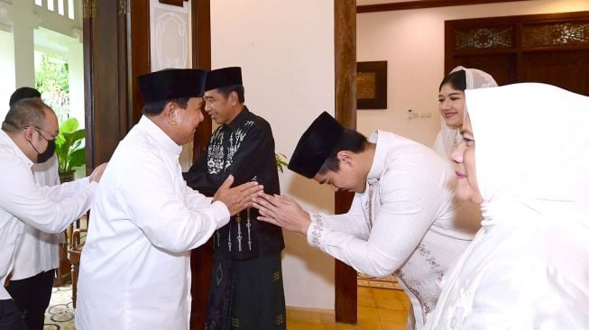 Fans Berat! Jauh-jauh ke Korea Selatan, Kaesang Tetap Pakai Kaos Prabowo