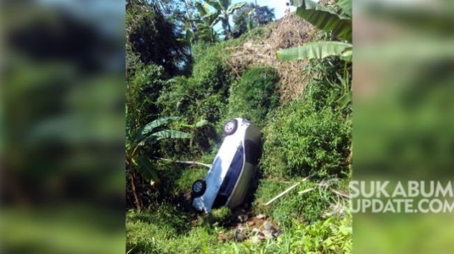 Andalkan Google Maps, Pemudik Masuk Jurang di Garut